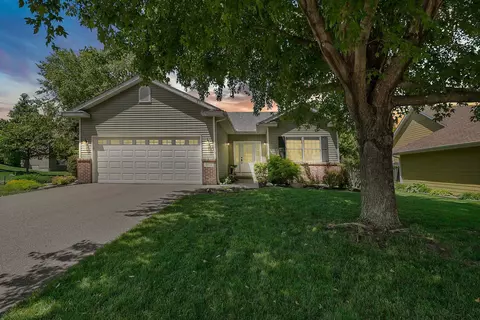 805 Saint Lawrence Dr, Northfield, MN 55057
