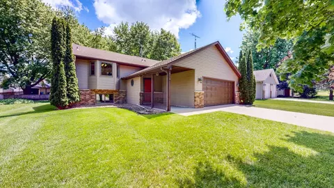 404 12th Ave NW, Kasson, MN 55944