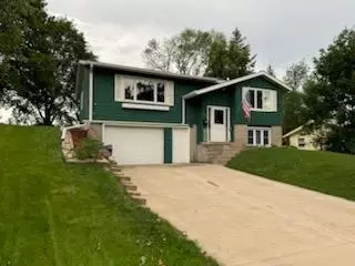 919 3rd St NE, Faribault, MN 55021
