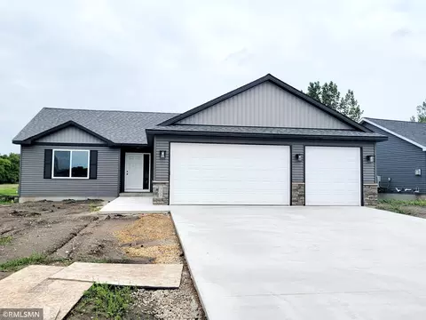 353 Cedar Trail Dr, Le Sueur, MN 56058