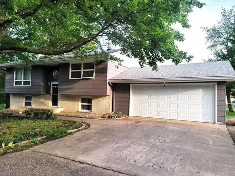 7971 Highland Dr, Lino Lakes, MN 55014