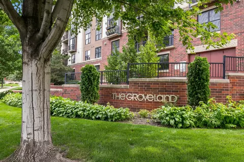 317 Groveland Ave #105, Minneapolis, MN 55403