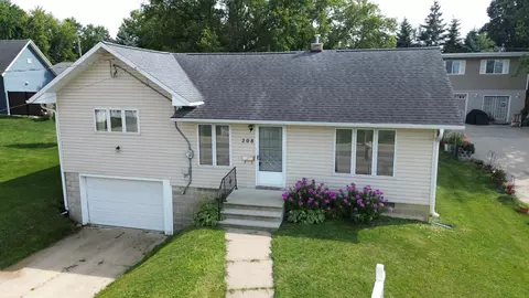 208 1st St E, Stewartville, MN 55976