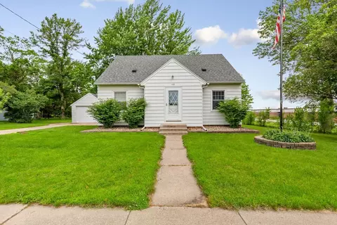 140 Mill Ave, Le Center, MN 56057