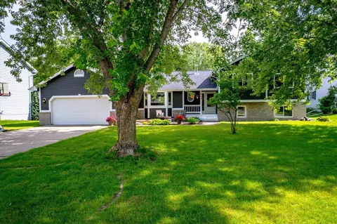 993 Bluff Pass S, Chaska, MN 55318