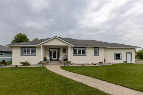 109 Kristy Ln, Mankato, MN 56001