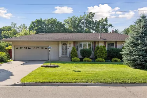 667 Terrace Dr, Roseville, MN 55113