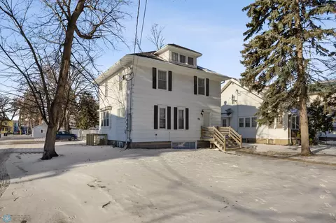 1114 College St N, Fargo, ND 58102