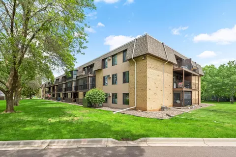 3461 Kent St #1103, Shoreview, MN 55126