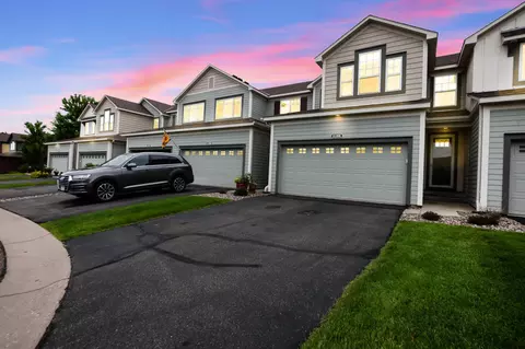 3129 Countryside Ave #E, Woodbury, MN 55129
