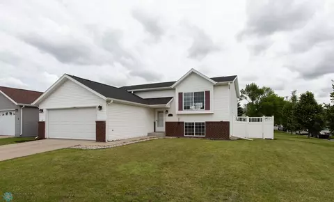 836 51st St S, Fargo, ND 58103