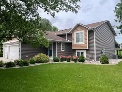972 Lacy Ct, Belle Plaine, MN 56011