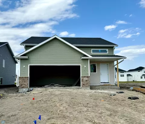 2513 Fulton Loop S, Fargo, ND 58104