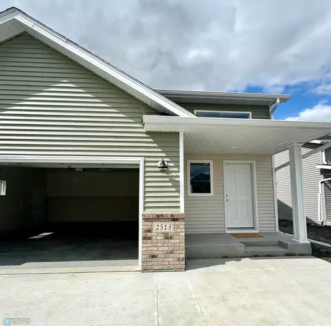 2513 Fulton Loop S, Fargo, ND 58104 photo 2