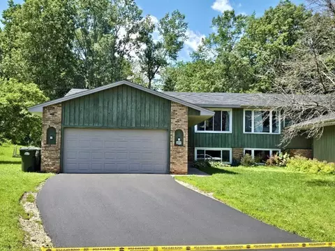 4439 Lynx Ct, Eagan, MN 55123