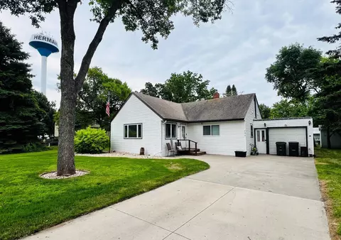 206 6th St E, Herman, MN 56248