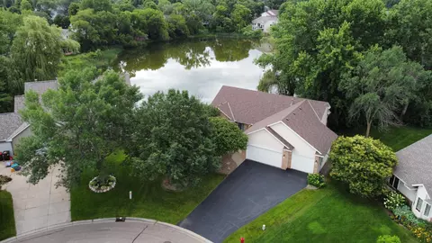 9591 Brookview Cir, Woodbury, MN 55125