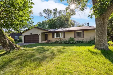 1041 Ramsey St S, Shakopee, MN 55379