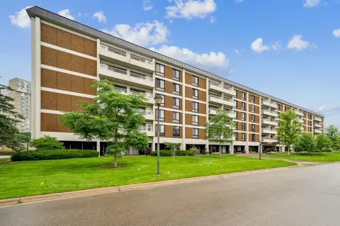 6400 York Ave S #206, Edina, MN 55435