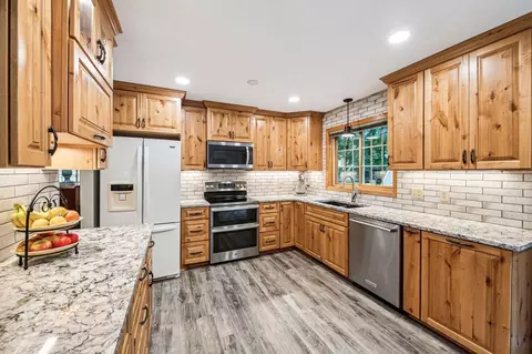 14 Hillcrest Ln, Circle Pines, MN 55014