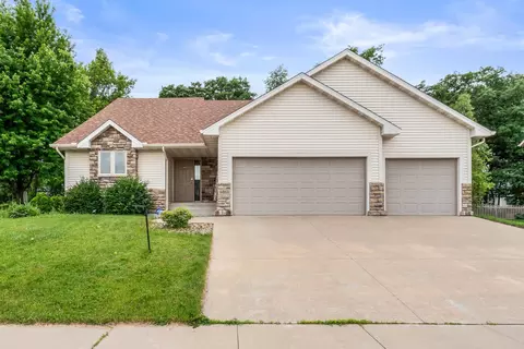 4861 Scenic View Dr SW, Rochester, MN 55902