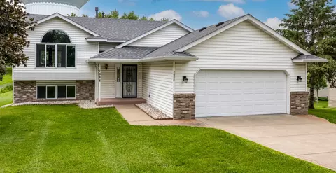 1988 Castle Ave E, Maplewood, MN 55109
