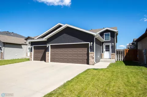 2437 67th Ave S, Fargo, ND 58104