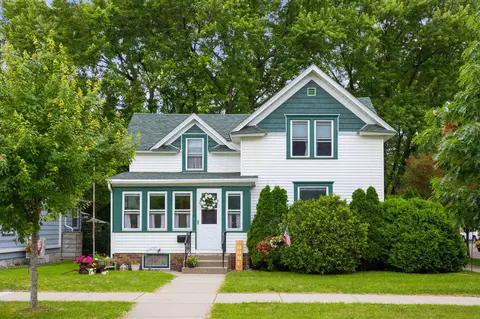 223 N Elm St, Chaska, MN 55318