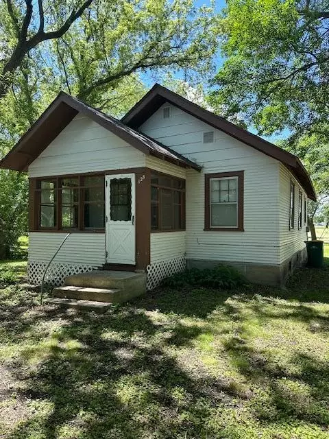 125 5th St, Clinton, MN 56225