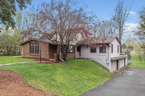 2481 Mcmenemy St, Little Canada, MN 55117