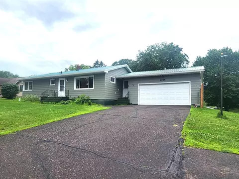 1025 8th Ave, Cumberland, WI 54829