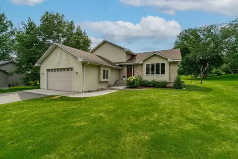 74 W Wood Ridge Dr, River Falls, WI 54022