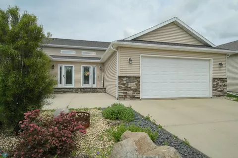 4473 53rd St S, Fargo, ND 58104