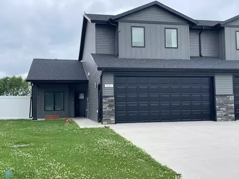 301 14th St N, Wahpeton, ND 58075