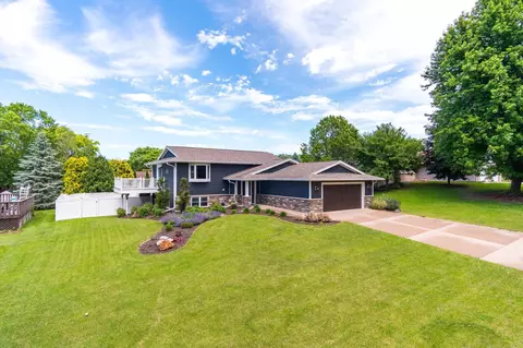 911 Amy Dr, Holmen, WI 54636