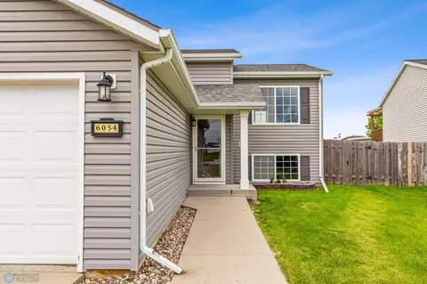 6054 Bennett Ct S, Fargo, ND 58104 photo 2