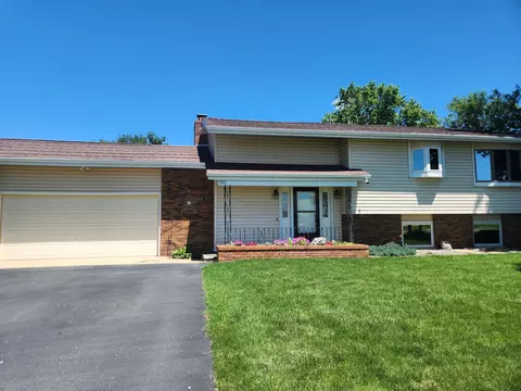 702 2nd St NW, Hayfield, MN 55940