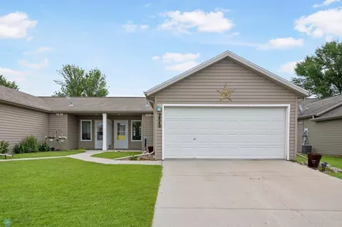 2840 35th St S, Moorhead, MN 56560