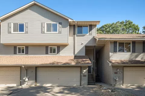 127 South Dr #D, Circle Pines, MN 55014