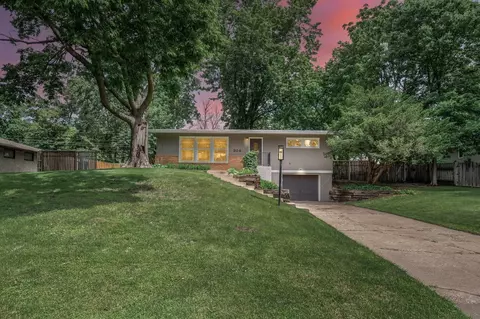 308 Valley High Rd, Burnsville, MN 55337