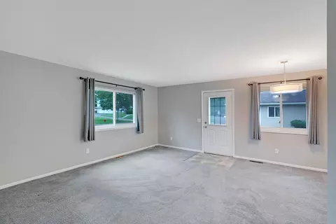 8432 S Pond Trl, Champlin, MN 55316 photo 4