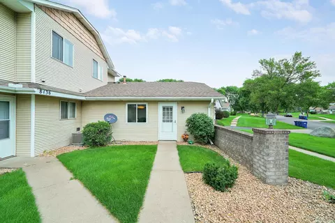 8432 S Pond Trl, Champlin, MN 55316 photo 2