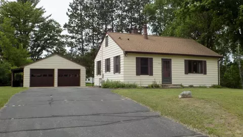 305 SE 11th Ave, Grand Rapids, MN 55744