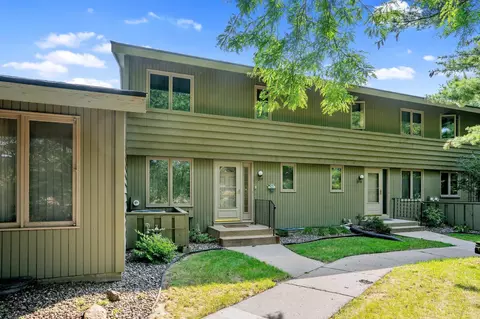 217 Windsor Ct, New Brighton, MN 55112