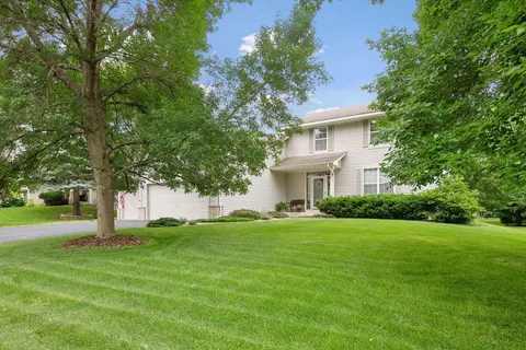 9036 Sunnyvale Dr, Chanhassen, MN 55317