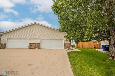 2556 Amber Valley Ct S, Fargo, ND 58104