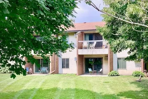 1527 Millpond Ct, Chaska, MN 55318