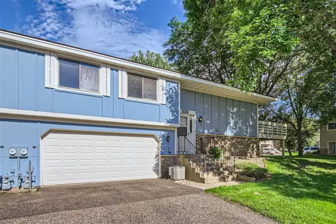 6909 Macbeth Ct, Woodbury, MN 55125