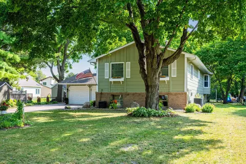 1460 Prairieland Ave, Maple Plain, MN 55359 photo 2