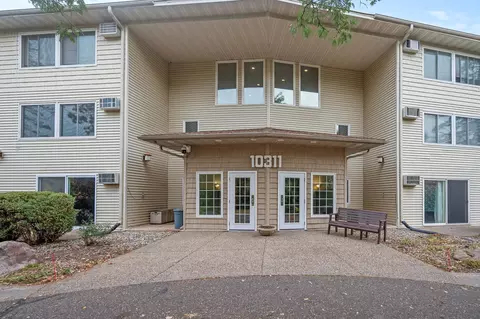 10311 Cedar Lake Rd #320, Minnetonka, MN 55305